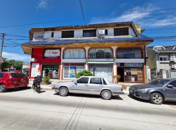 Local con Entrepiso Cerca Av Fleming - 3