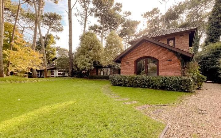 Venta Casa con Piscina Carilo - 2