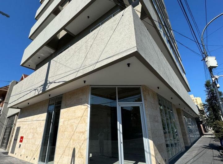 En Alquiler y Vta Local a Estrenar 2 Plantas 240 m Aprox Excelente Ubic. Lanus - 2