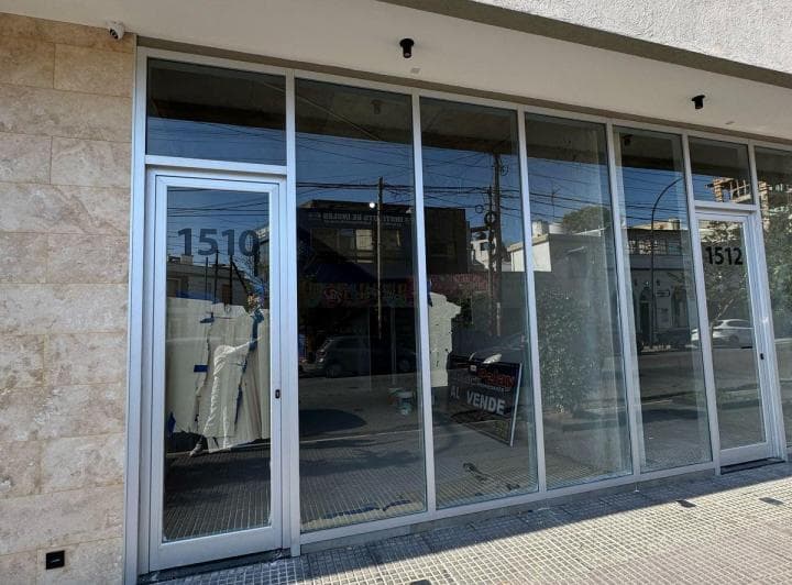 En Alquiler y Venta Local en 2 Plantas a Estrenar 113 m. Excelente Ubic. Lanus - 2