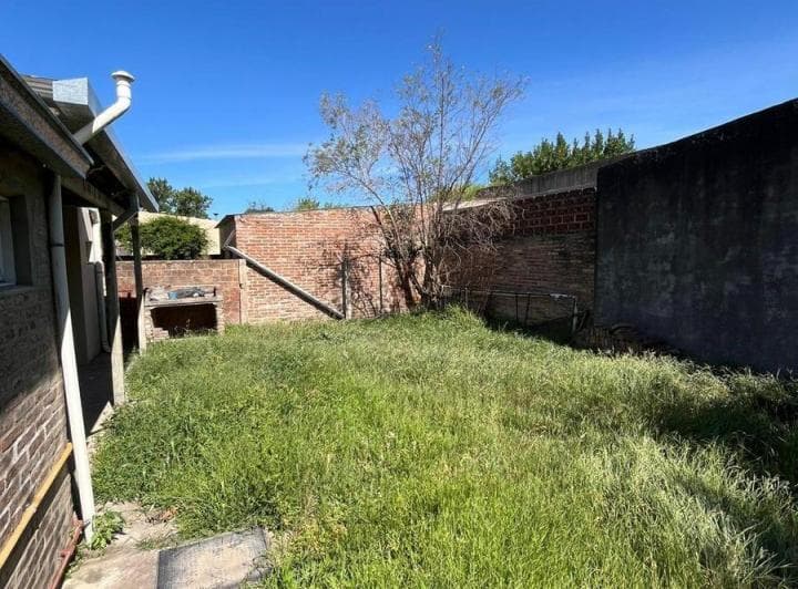 Casa Centrica en Esperanza Lopez y Planes 1781 - 4