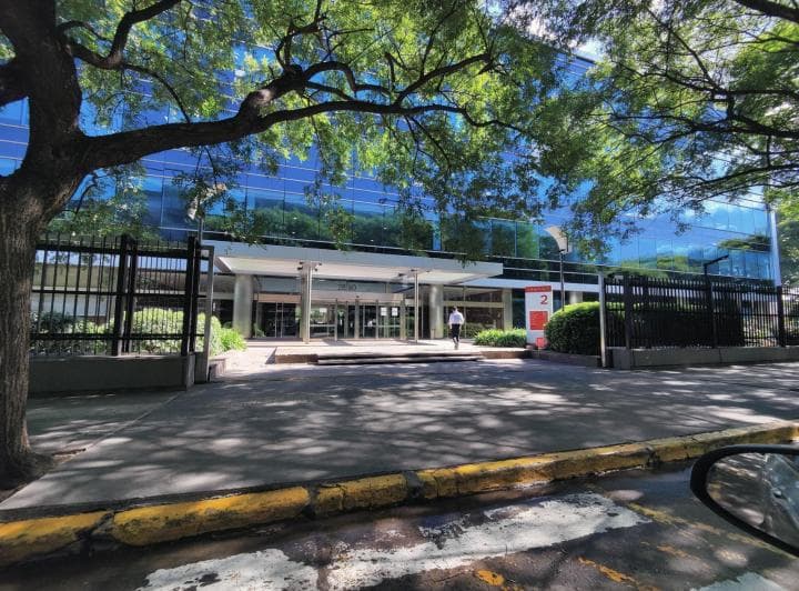 Oficina en Alquiler en Planta Libre con Divisiones Lista Para Entrar - 5