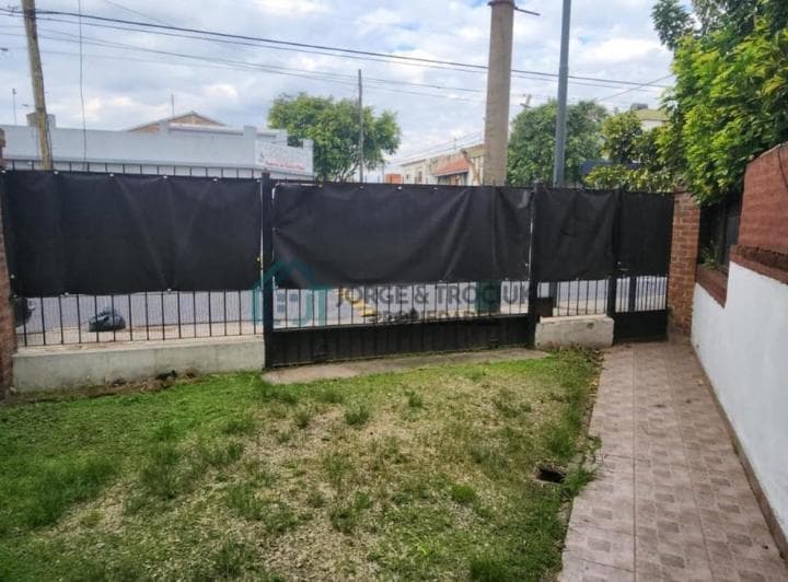 Apto Credito - PH de 2 Ambientes Al Frente con Cochera - 2