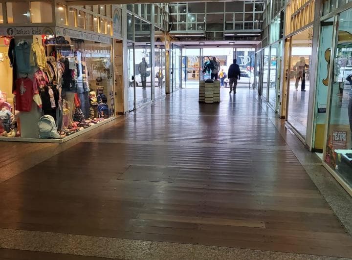 Venta Local Comercial N°13 - Galeríaa Libertad 2, Mitre 853 - Rosario - 3