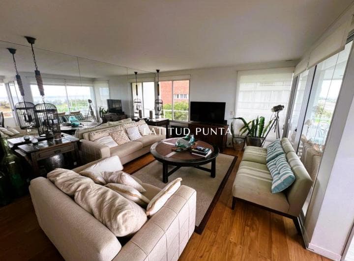 Apartamento en Brava, 3 Suites Más Dependencia - 4