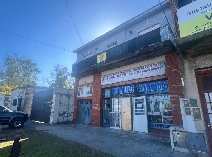 Local Comercial con Vivienda en Planta Alta - 2