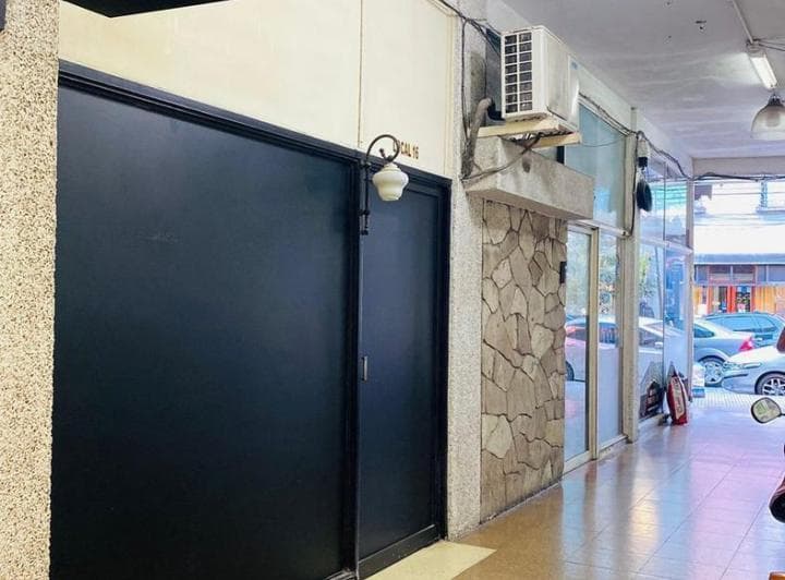 Venta - Local Comercial en San Isidro Dentro de Galería con Doble Acceso - 2