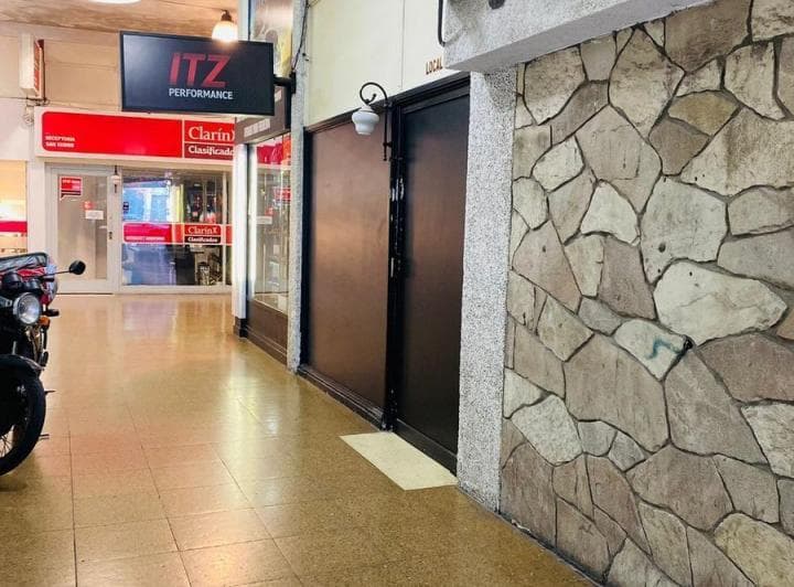 Venta - Local Comercial en San Isidro Dentro de Galería con Doble Acceso - 3