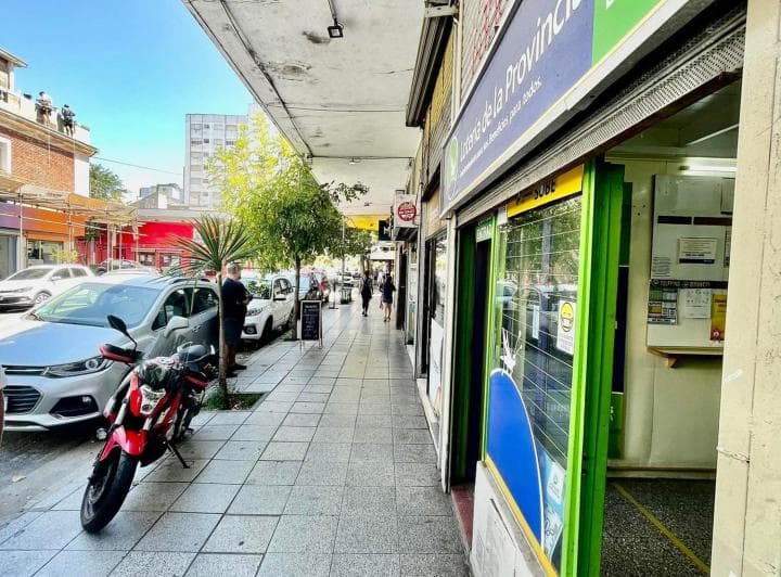 Venta Dos Locales Comerciales en Block a m de Paseo Aldrey - 3