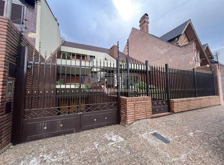 Casa 5 Ambientes. | Fray Cayetano Al 200 - 2