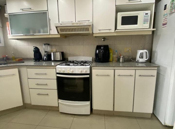 Venta Piso de 100 m², 4 Ambientes con Cochera y Balcones - 2