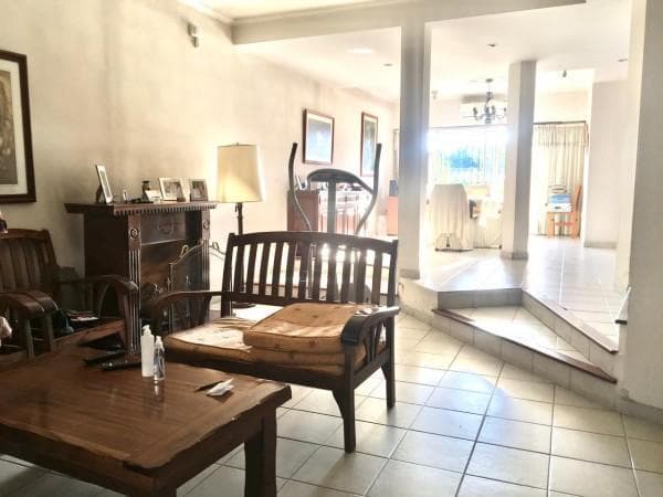 Increible Casa de Diseño con Mucho Parque y Pileta! Castelar Norte Acepta Permuta en Menor Valor - 5
