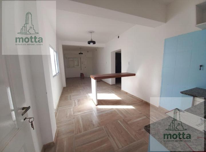 Venta Casa Dos Dorm con Cochera y Jardín - 3