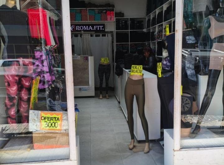 Excelente Local en 3 Plantas Emilio Lamarca y Avellaneda - 3