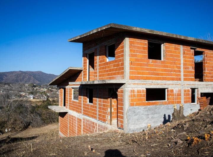 Venta! Casa en La Falda con La Mejor Vista a Las Sierras - 2
