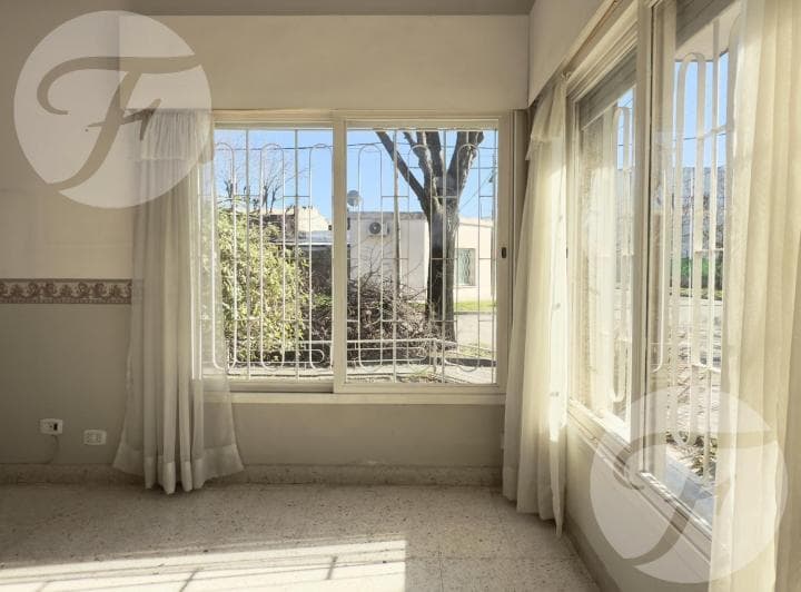 Gran Casa en Esquina con Terraza, Quincho y Vista Al Estadio – a m de Mitre - Apta Crédito - 4