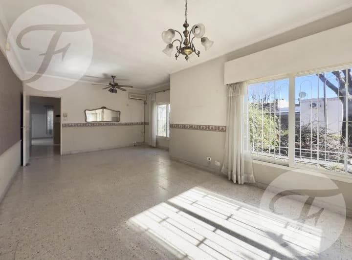 Gran Casa en Esquina con Terraza, Quincho y Vista Al Estadio – a m de Mitre - Apta Crédito - 2