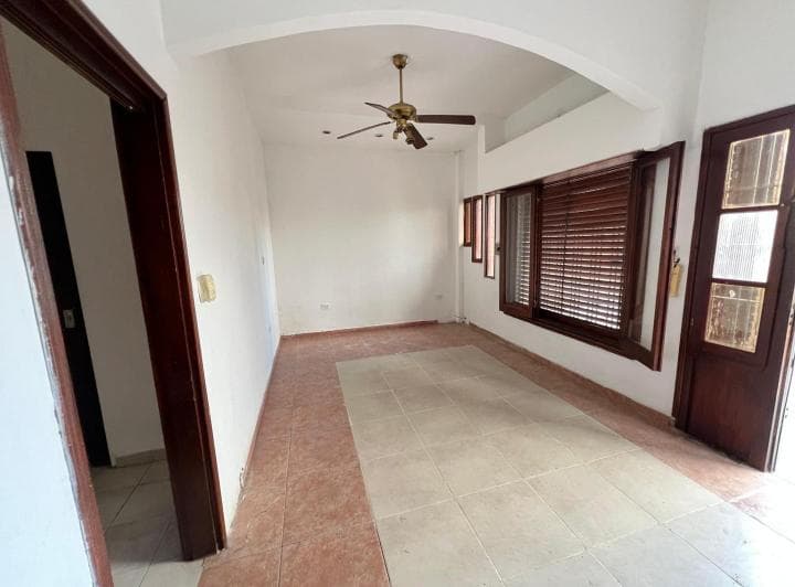 Oportunidad Venta Casa con Galpón Brandsen y Av Champagnat - 2