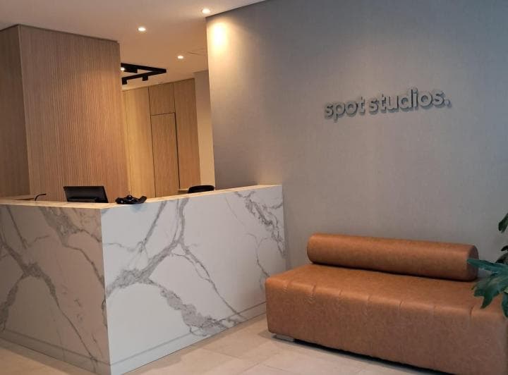 Retasado - Depto. Apto Profesional con Amenities a Estrenar con Terraza. Plaza San Martín - 2