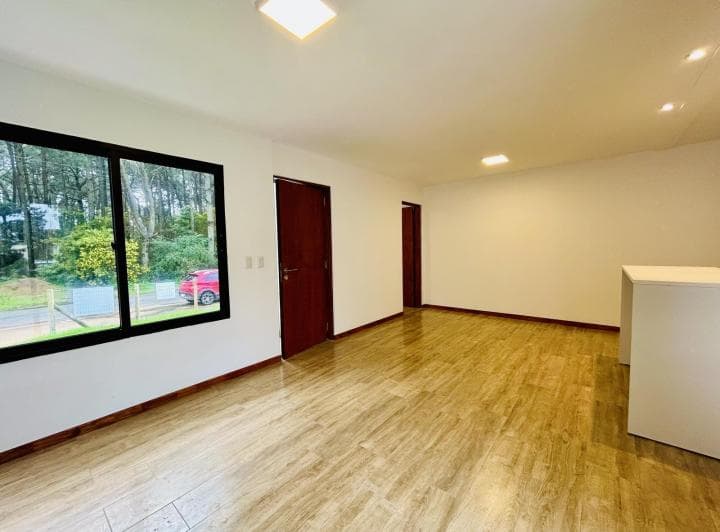 Venta Casa en Parque Burnett 3 Dorm., 2 Baños - 3