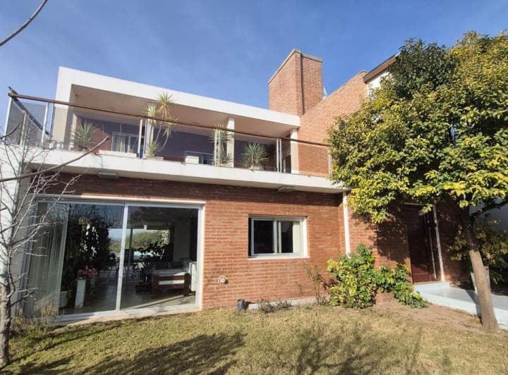 Se Vende Moderna Casa en Bº Terrazas de La Villa - 2