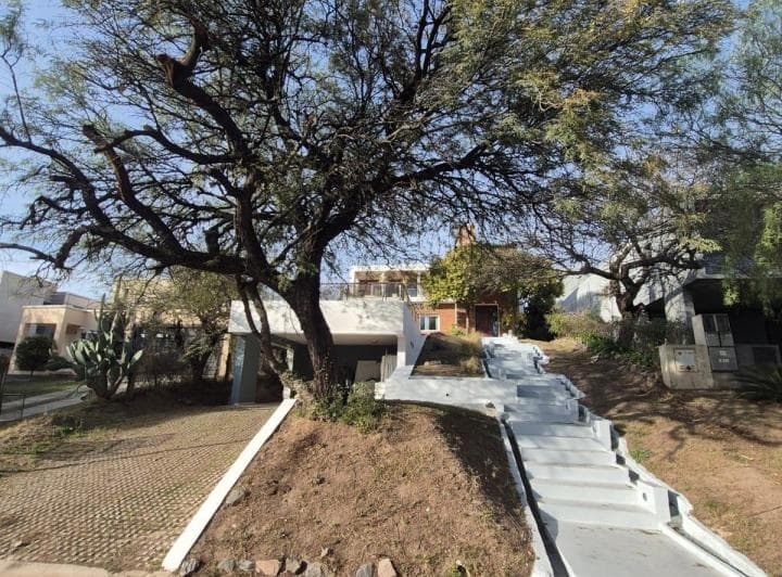 Se Vende Moderna Casa en Bº Terrazas de La Villa - 3