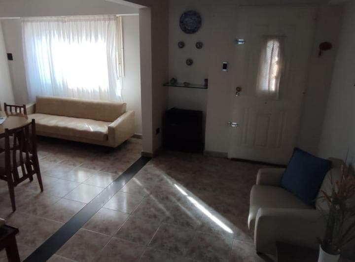Casa Impecable en Caseros en Esquina Muy Soleada con Jardin - 4
