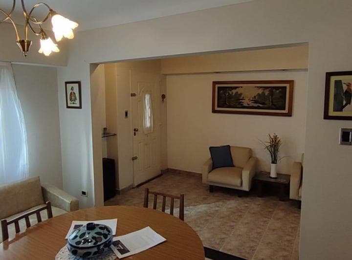 Casa Impecable en Caseros en Esquina Muy Soleada con Jardin - 5