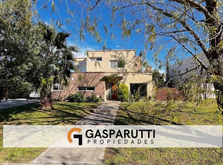Casa en Venta en El Cantón con Pileta - 2