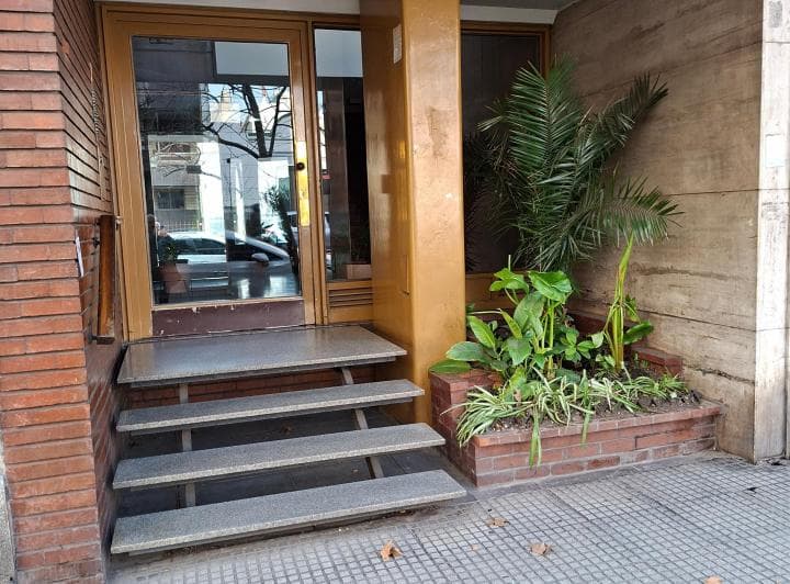 Av Belgrano 2561 Entre Alberti y Saavedra. - 2
