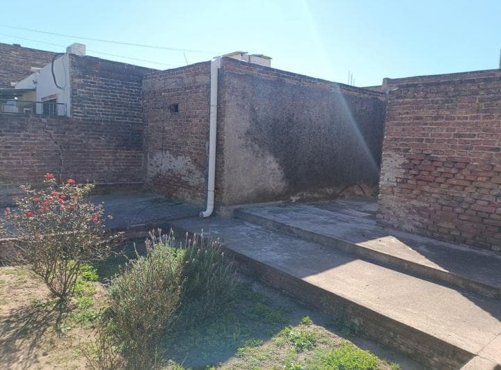 Venta Casa 3 Dorm. Escritura Z/plaza Unión Latinoamericanaenvillacorina U$s40.000. - 3