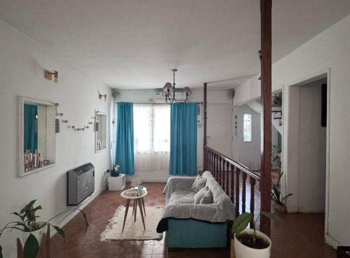 Venta Casa 4 Amb Cochera y Fondo Apto Crédito - 2