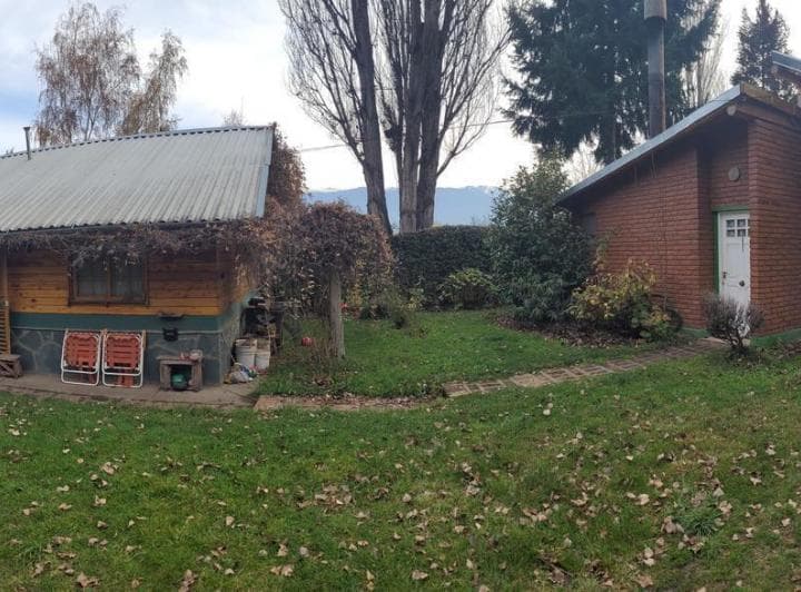 2 Casas con Quincho Centricas en El Bolson en Venta - $175.000 Usd - 2