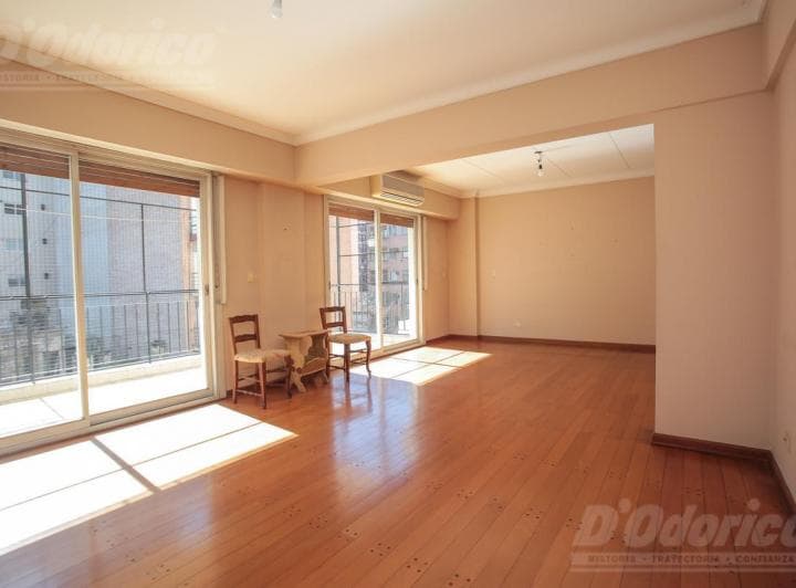 Departamento en Venta de 3 Dorm. con 2 Cocheras y Dependencia en Colegiales. - 5