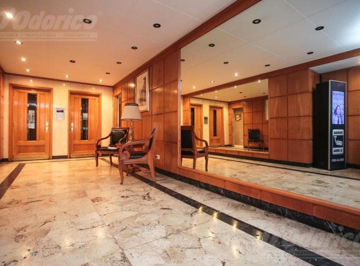 Departamento en Venta de 3 Dorm. con 2 Cocheras y Dependencia en Colegiales. - 3