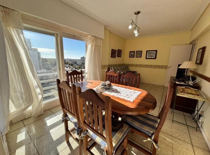 Depto 2 Amb con Doble Balcón y Doble Vista, Al Mar y Ciudad, Excelente Ubicación – Zona I Miramar - 3