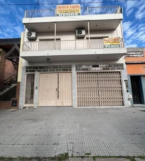 Venta Casa 4 Ambientes + Local + Departamento 2 Ambientes + Gran Terreno. - 3