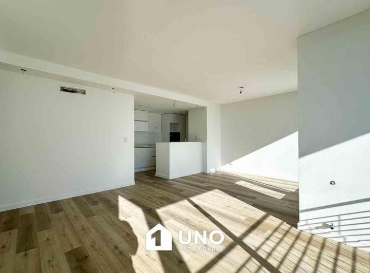 Departamento Amplio de 2 Dorm. con Balcón y Amenities, Entrega Inmediata. Posibilidad Cochera. - 3