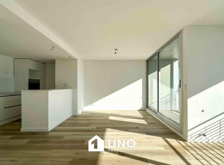Departamento Amplio de 2 Dorm. con Balcón y Amenities, Entrega Inmediata. Posibilidad Cochera. - 2