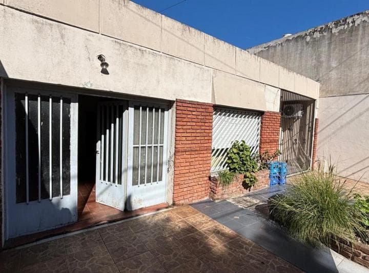 Casa 4 Ambientes Venta Villa Luzuriaga - 2