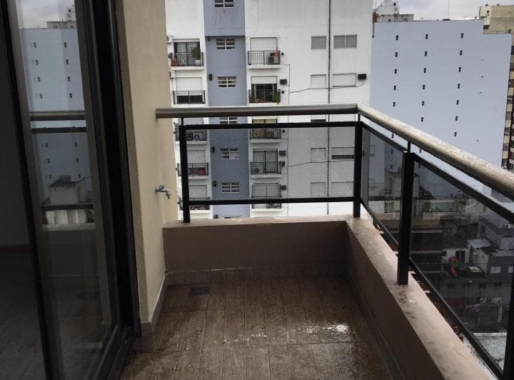 Amplio Departamento en Semi Piso de 2 Amb Al C/frente Avellaneda Centro - 4