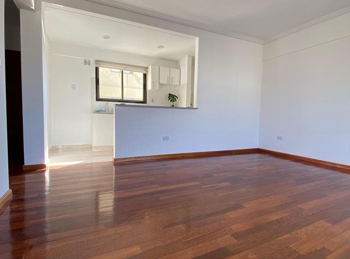 Amplio Departamento en Semi Piso de 2 Amb Al C/frente Avellaneda Centro - 2