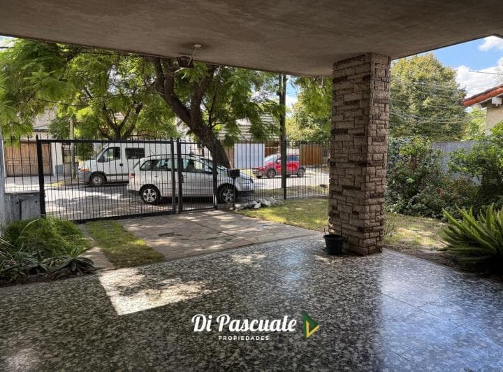 Venta Casa con Dependencia, Patio, Quincho, Galería, Parrilla y Cochera - Moreno Norte - 5