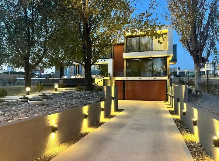 Venta Casa de Categoría 3 Dorm. con Pileta en Country Carlos Paz Golf - 2
