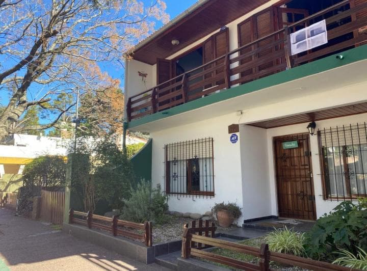Venta en Block - Dos Departamentos Tres Ambientes Quincho y Cochera - 3