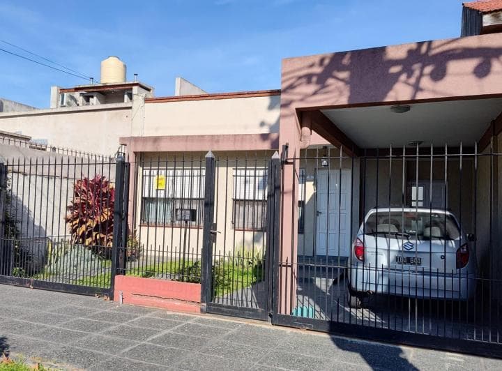 Venta! Casa 4 Amb C/2 Cocheras, Fondo C/quincho en Temperley - 2