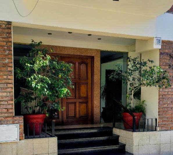 Departamento de 3 Ambientes Al Frente con Cochera y Balcon - 2