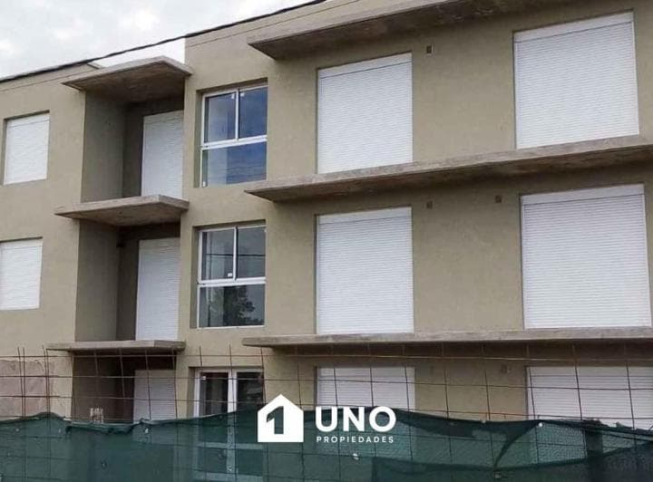 Departamento Amplio de 2 Dorm. con Balcón y Patio Exclusivo. Cochera Disponible. - 4
