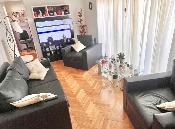 Excelente 3 Ambientes Frente con Balcon Terraza. Excelente Ubicacion. Parrilla - 5