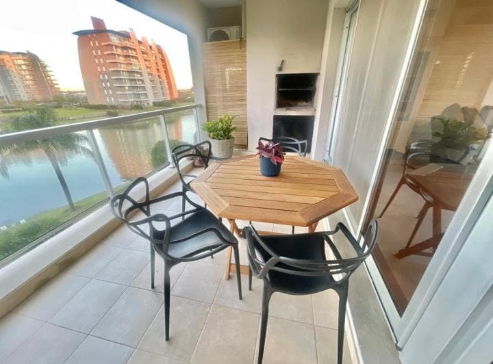 Depto de 3 Ambientes. Balcón con Parrilla y Vista a La Laguna. Cochera. Baulera. - 5